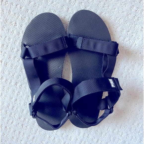 Shoes - *NEW* Pink Sandals.